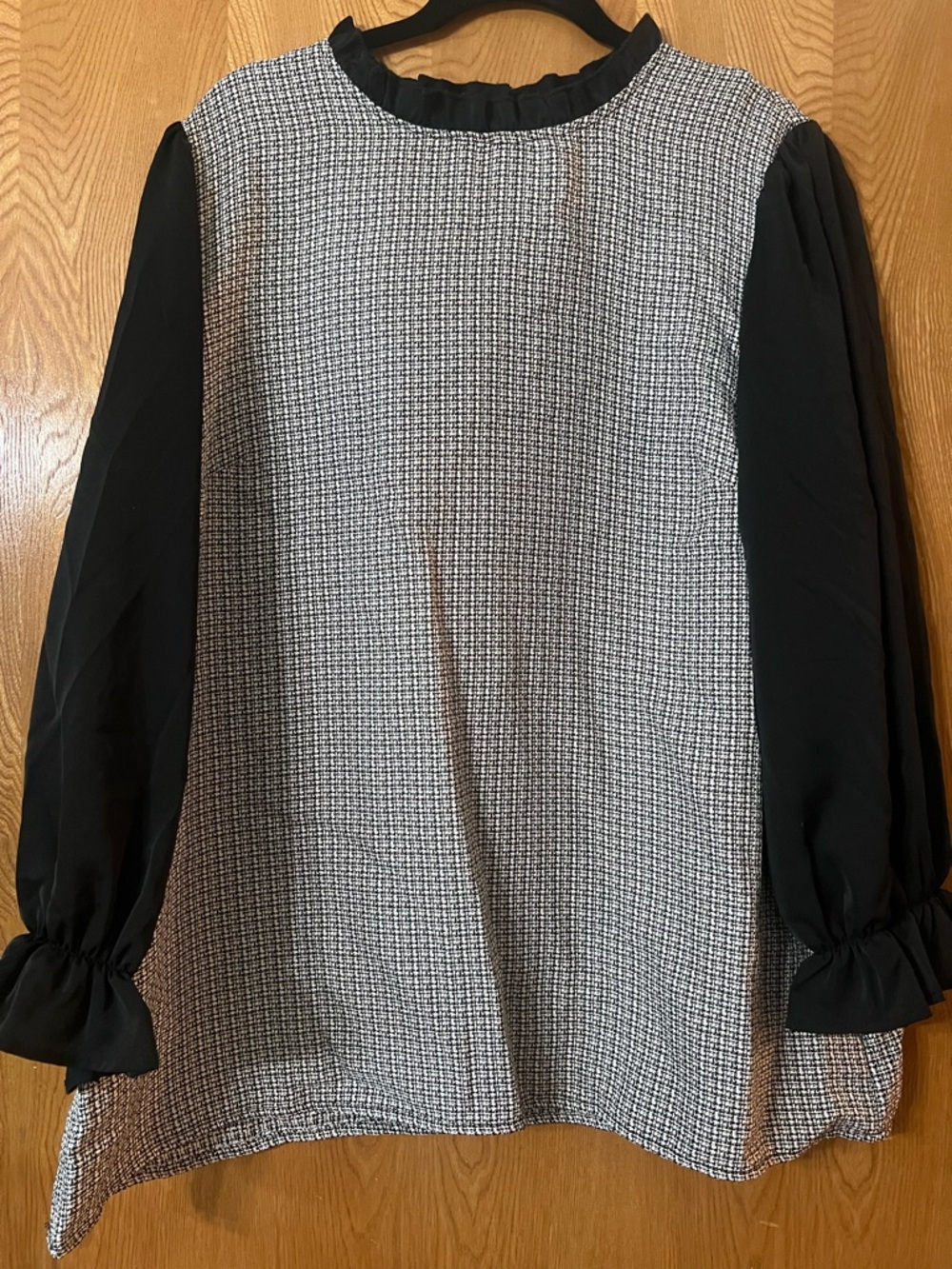 BloomChic Black and White Textured Long-Sleeve Tunic